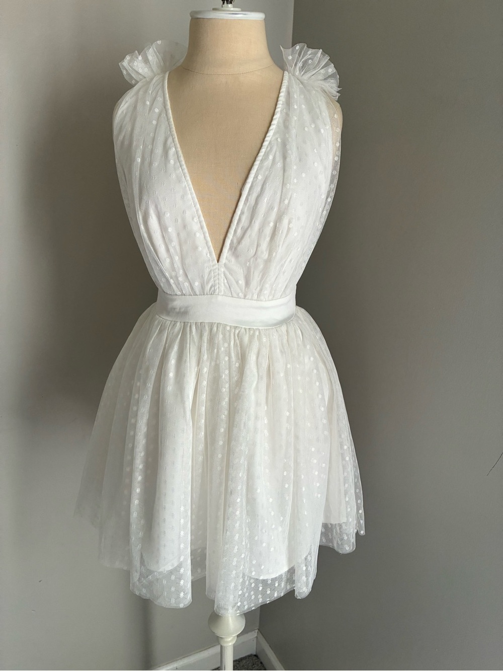 Showpo White Tulle Second Look Bridal Sorority Dress Size 2